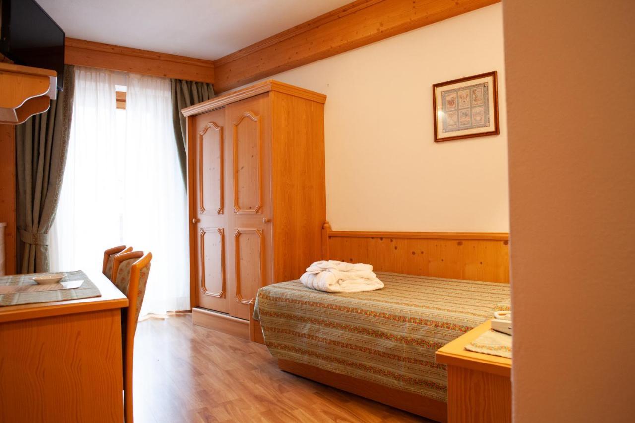 Hotel Posta Forni di Sopra Eksteriør billede