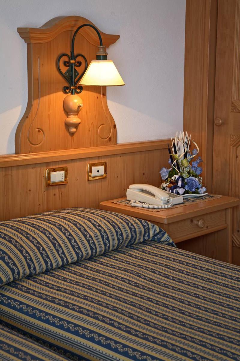 Hotel Posta Forni di Sopra Eksteriør billede